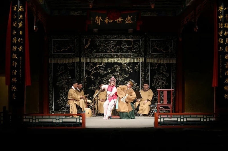 永嘉昆曲表演及音樂(lè)特點(diǎn)分享會(huì)在北京正乙祠戲樓舉行。