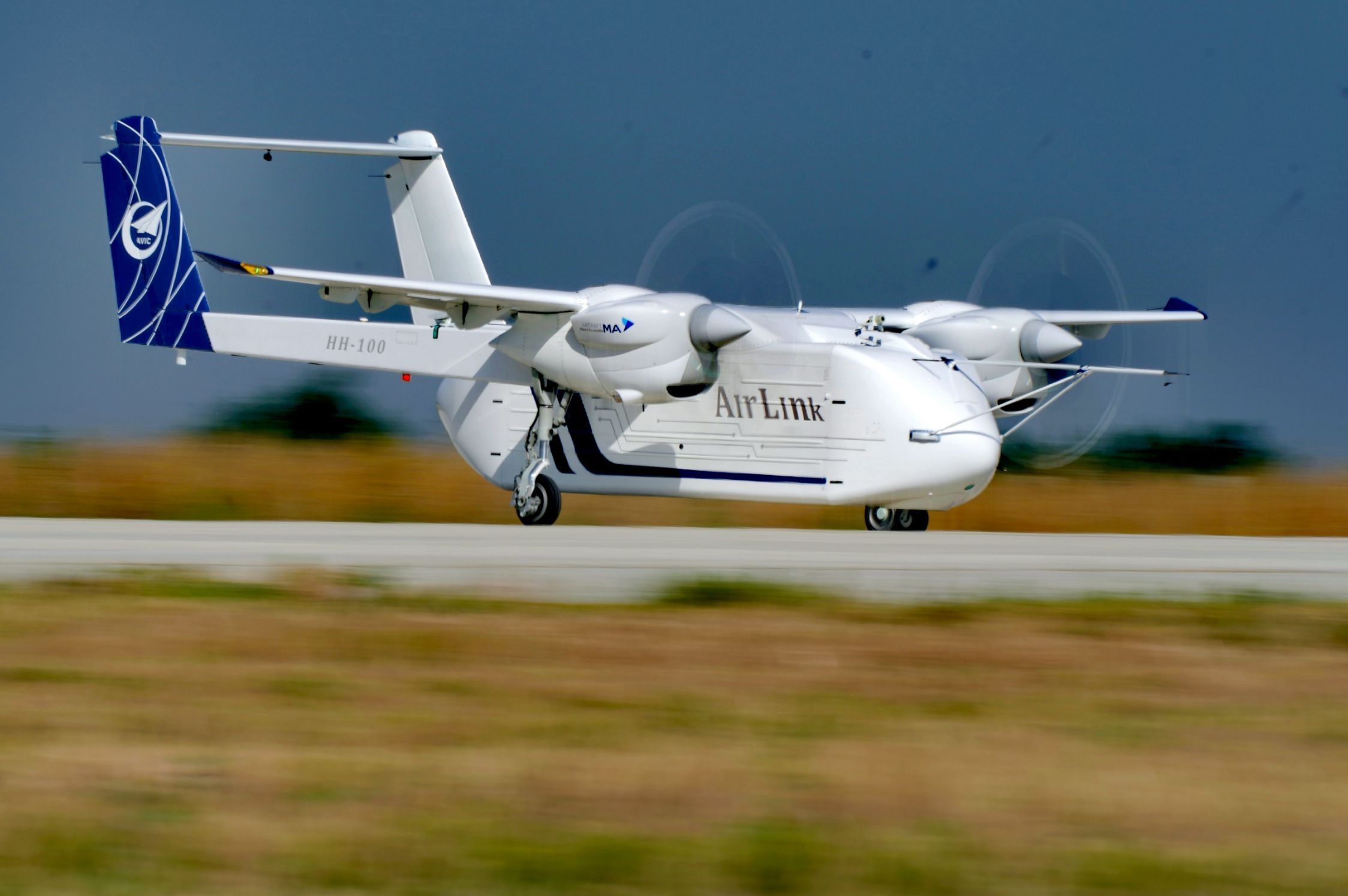 △2024年6月12日，HH-100航空商用無(wú)人運(yùn)輸系統(tǒng)驗(yàn)證機(jī)在西安藍(lán)田通用機(jī)場(chǎng)首飛成功。