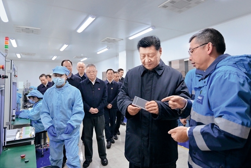 2024年3月18日至21日，中共中央總書記、國家主席、中央軍委主席習(xí)近平在湖南考察。這是18日下午，習(xí)近平在中德合資企業(yè)巴斯夫杉杉電池材料有限公司考察。 新華社記者 謝環(huán)馳/攝