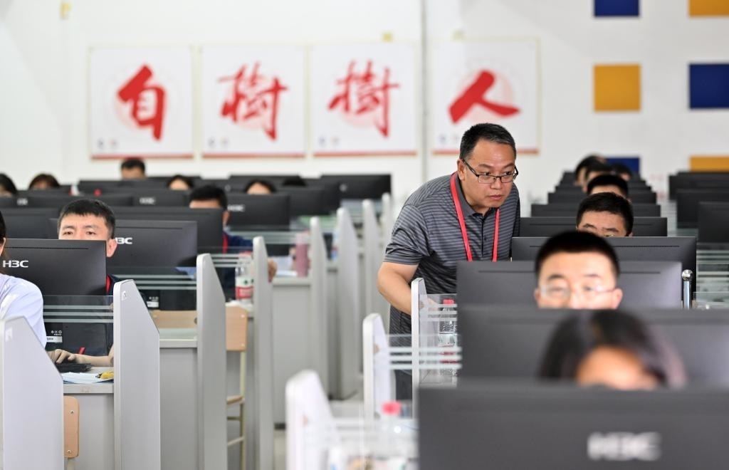 6月14日，評卷教師在天津師范大學(xué)評卷點評卷。新華社記者 李然 攝