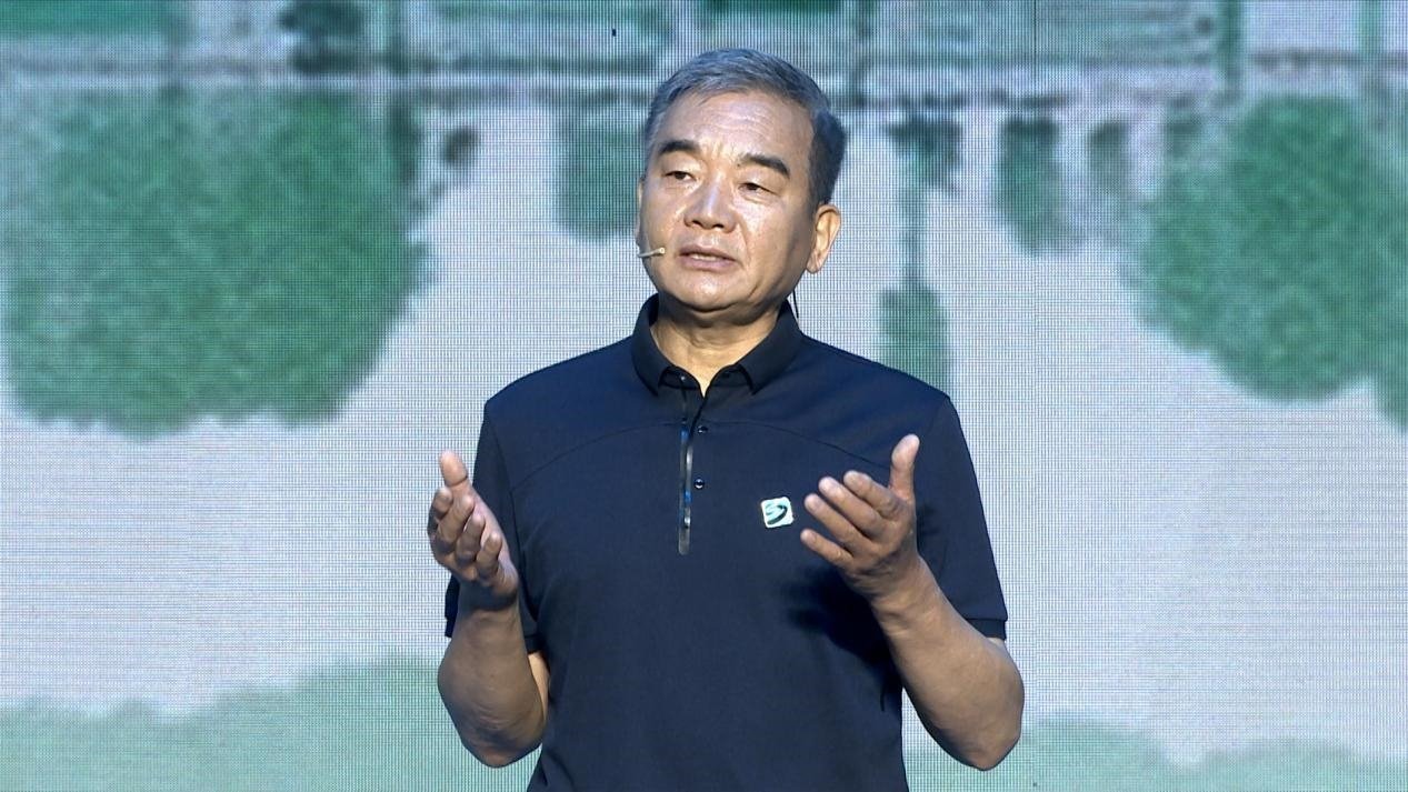 中國博物館協(xié)會(huì)理事長劉曙光現(xiàn)場講述。