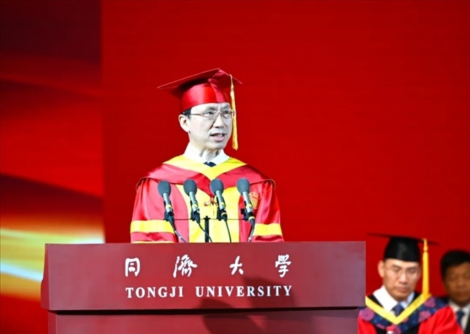 同濟(jì)大學(xué)校長(zhǎng)、中國(guó)工程院院士鄭慶華