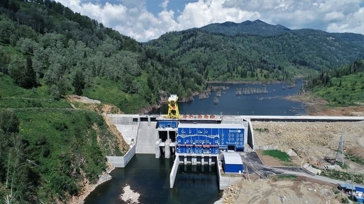 這是2021年7月28日拍攝的哈薩克斯坦圖爾古孫水電站（無人機(jī)照片）。新華社發(fā)（奧斯帕諾夫攝）