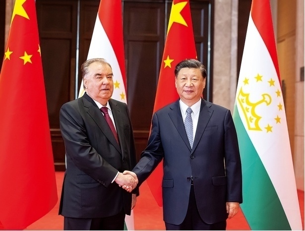2023年5月，國家主席習(xí)近平在西安同來華出席中國—中亞峰會并進行國事訪問的塔吉克斯坦總統(tǒng)拉赫蒙會談。新華社記者 丁海濤 攝