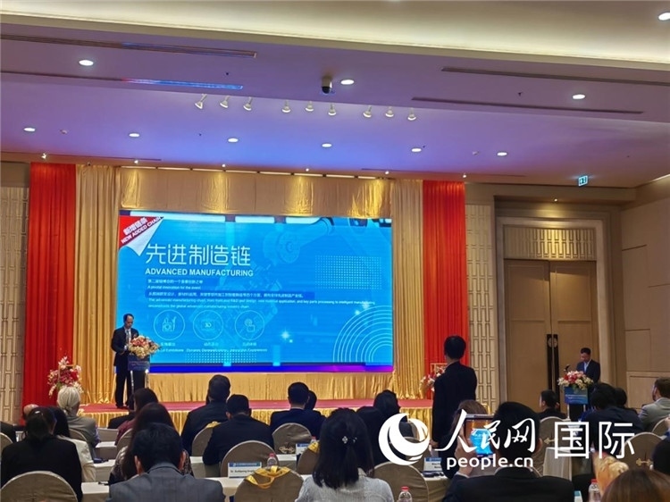 承辦方介紹第二屆鏈博會(huì)招展布展情況。人民網(wǎng)記者楊一攝