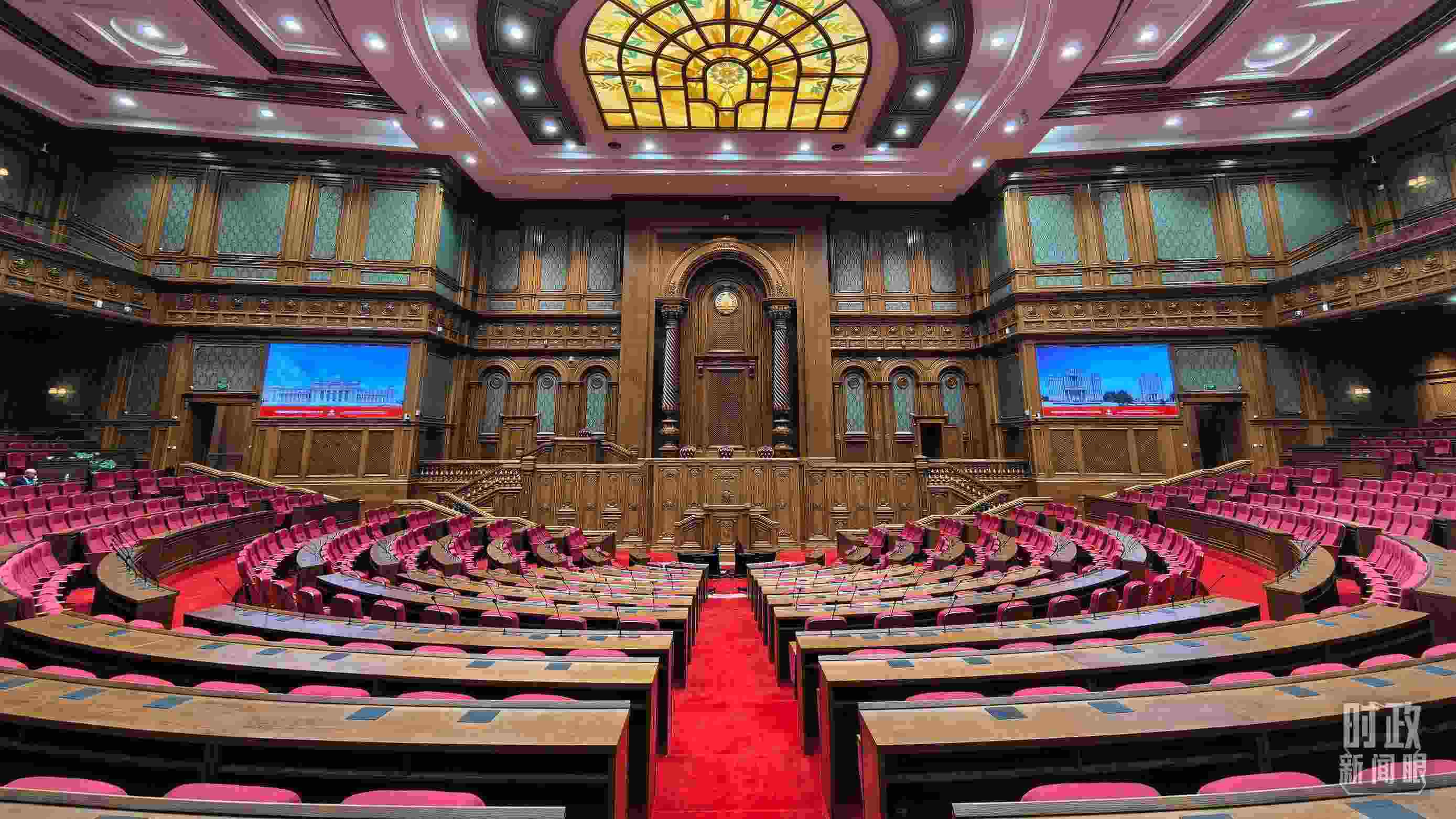 △中方援建塔議會(huì)大樓內(nèi)的聯(lián)席議會(huì)廳。（總臺(tái)央視記者陸泓宇拍攝）