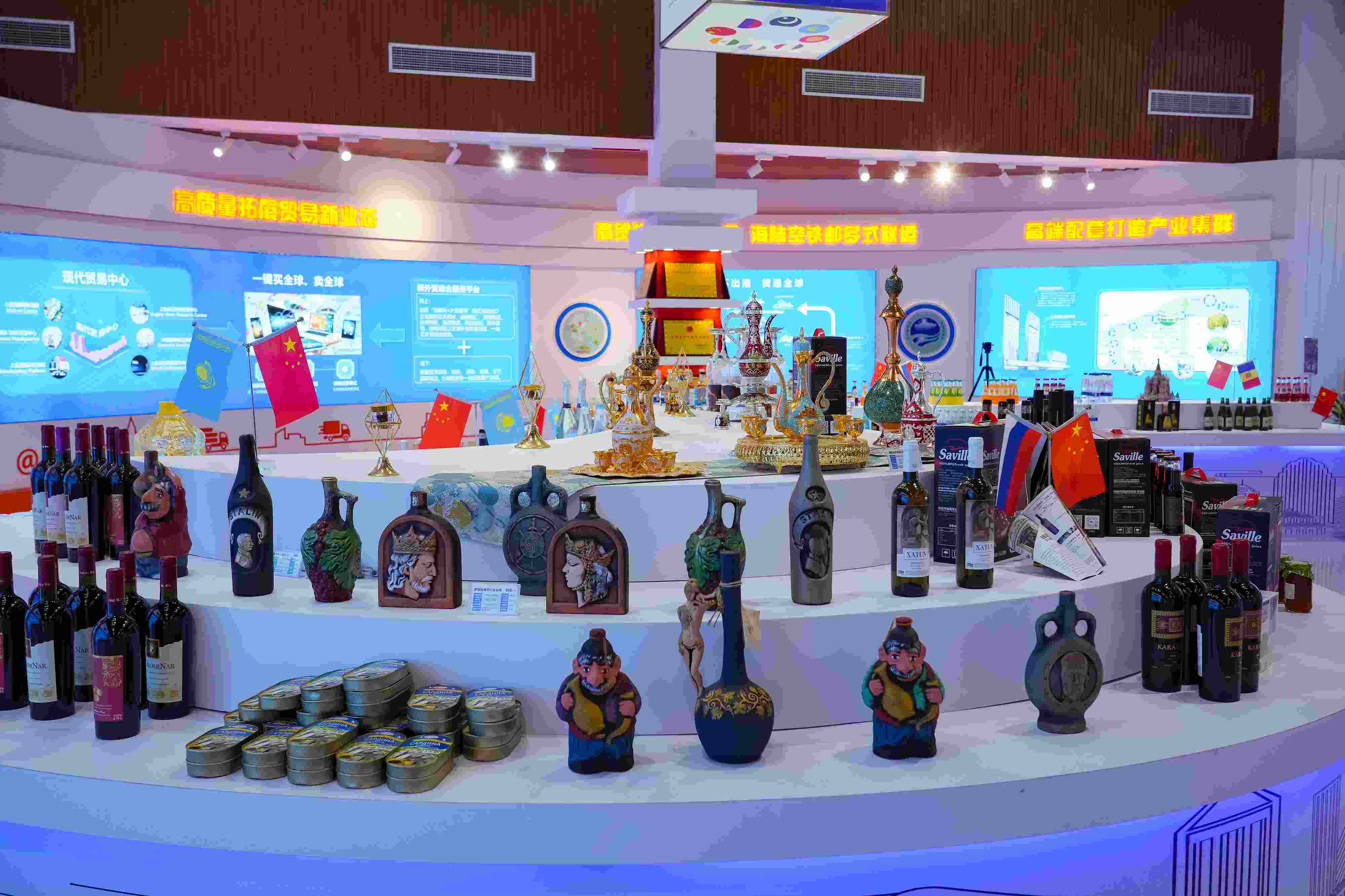 2022年10月19日，青島，上合示范區(qū)展出的上合組織國家特色商品。