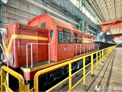 運(yùn)輸通鋼產(chǎn)品的火車。人民網(wǎng) 謝瑩攝
