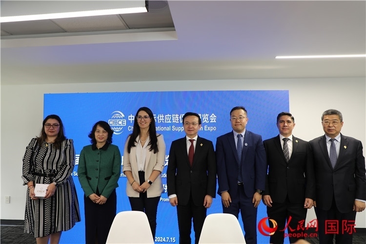嘉賓合影。人民網(wǎng) 埃內(nèi)斯托·多明戈斯攝