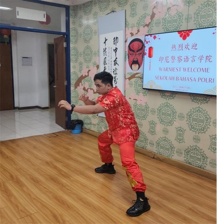 警察學(xué)員表演武術(shù)。活動主辦方供圖