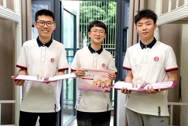 王子源（左）、母翰堯（中）、郭洋君（右）。清華大學供圖