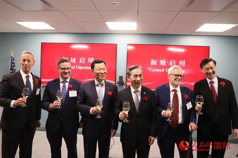 4、美中貿(mào)易全國(guó)委員會(huì)會(huì)長(zhǎng)克雷格·艾倫、美國(guó)商會(huì)高級(jí)副會(huì)長(zhǎng)傅瑞偉等美國(guó)工商界代表出席活動(dòng)。 人民網(wǎng)記者 李志偉攝