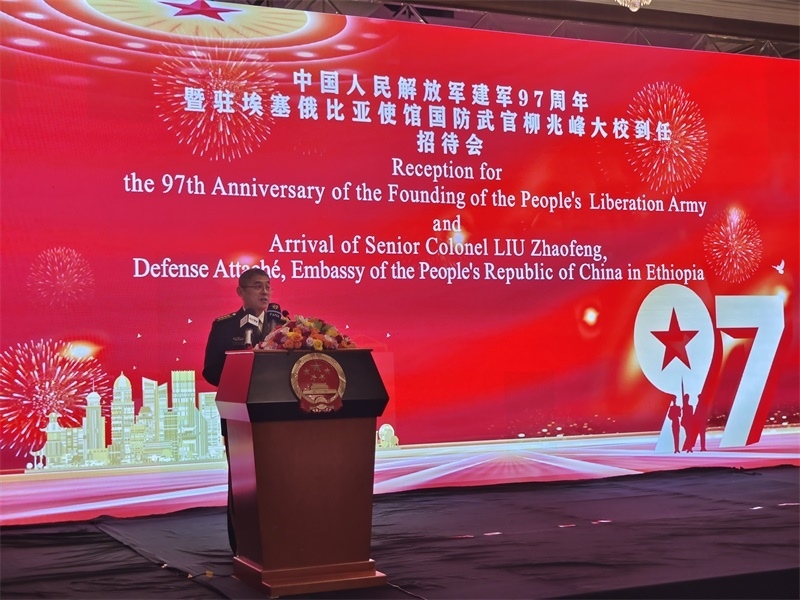 中國駐埃塞俄比亞使館國防武官柳兆峰致辭。攝影江絳