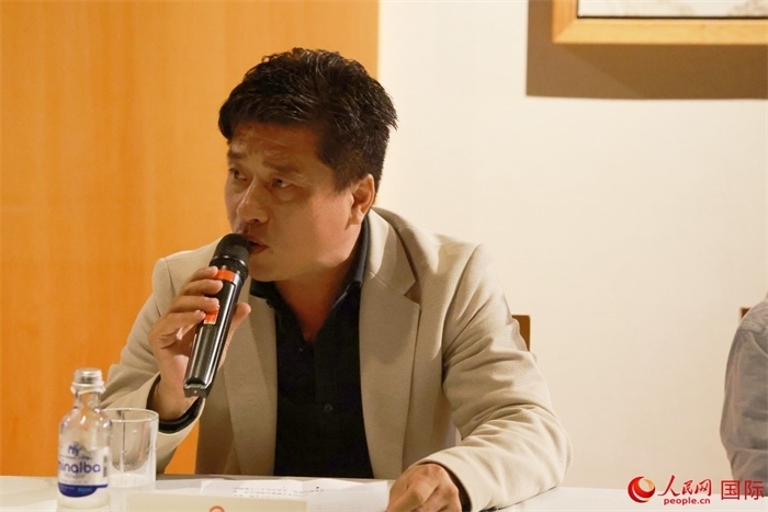 巴西中國浙江商會會長鄭俠茂在座談會上致辭。人民網記者 陳海琪攝
