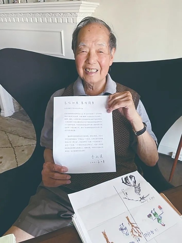 李政道先生曾面對(duì)鏡頭展示給中國(guó)高能物理事業(yè)的寄語(yǔ)。圖片來(lái)源：中國(guó)科學(xué)報(bào)