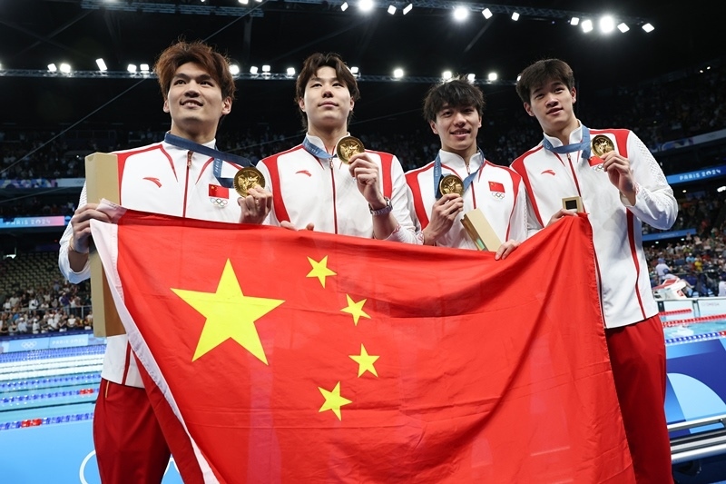 當(dāng)?shù)貢r間2024年8月4日，巴黎奧運會游泳項目男子4×100米混合泳接力決賽，中國隊奪金。