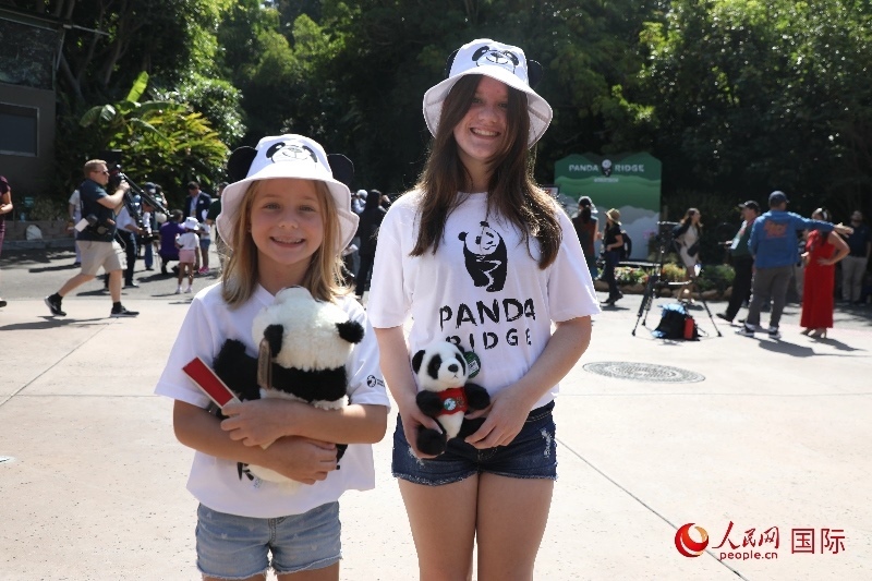 3、美國當(dāng)?shù)卦S多民眾來圣迭戈動(dòng)物園看熊貓。 人民網(wǎng)記者 李志偉攝