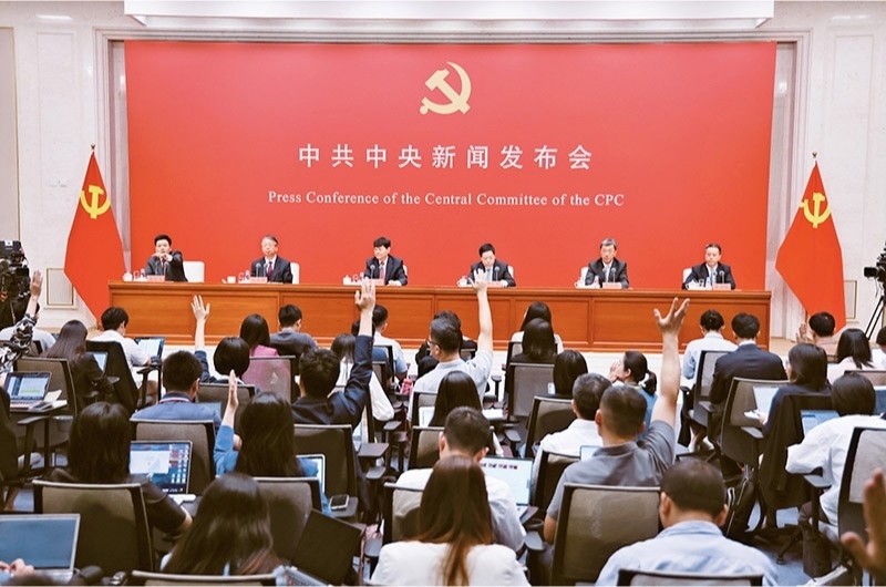 黨的二十屆三中全會(huì)是在以中國(guó)式現(xiàn)代化全面推進(jìn)強(qiáng)國(guó)建設(shè)、民族復(fù)興偉業(yè)的關(guān)鍵時(shí)期召開的一次十分重要的會(huì)議。圖為2024年7月19日，中共中央舉行新聞發(fā)布會(huì)，介紹和解讀黨的二十屆三中全會(huì)精神。 新華社記者 金立旺/攝