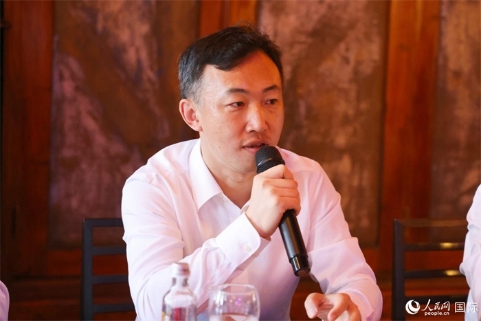 中國駐里約熱內(nèi)盧代總領(lǐng)事王海濤在座談會上致辭。人民網(wǎng)記者 陳海琪攝