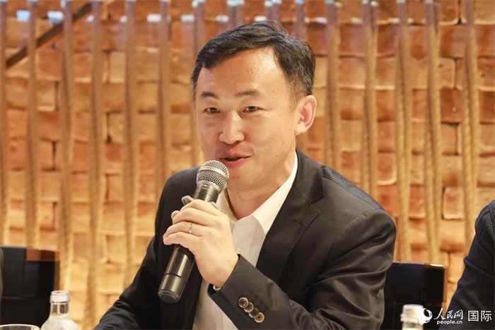 中國(guó)駐里約熱內(nèi)盧代總領(lǐng)事王海濤在座談會(huì)上致辭。人民網(wǎng)記者 陳海琪攝