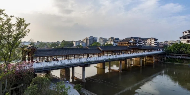 樂山蘇稽古鎮(zhèn)廊橋。樂山市委宣傳部供圖