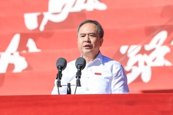 中國科學(xué)院院士、大連理工大學(xué)校長賈振元在2024級新生開學(xué)典禮上致辭。校方供圖