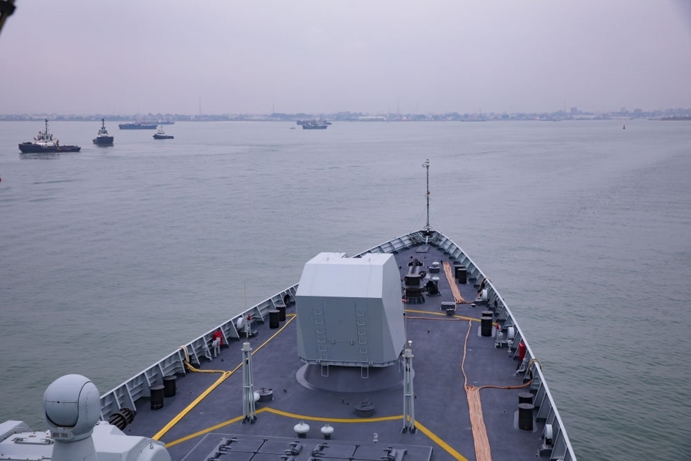 2023年7月14日，中國海軍第43批護航編隊南寧艦駛?cè)雱偣ú迹┖诮歉郏_始對剛果（布）進行為期4天的友好訪問。
