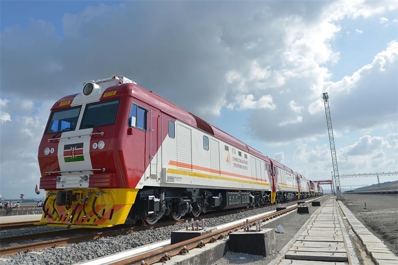 當(dāng)?shù)貢r(shí)間2017年5月30日，肯尼亞蒙巴薩，連接肯尼亞港口城市蒙巴薩和首都內(nèi)羅畢的蒙內(nèi)鐵路正式竣工通車(chē)。