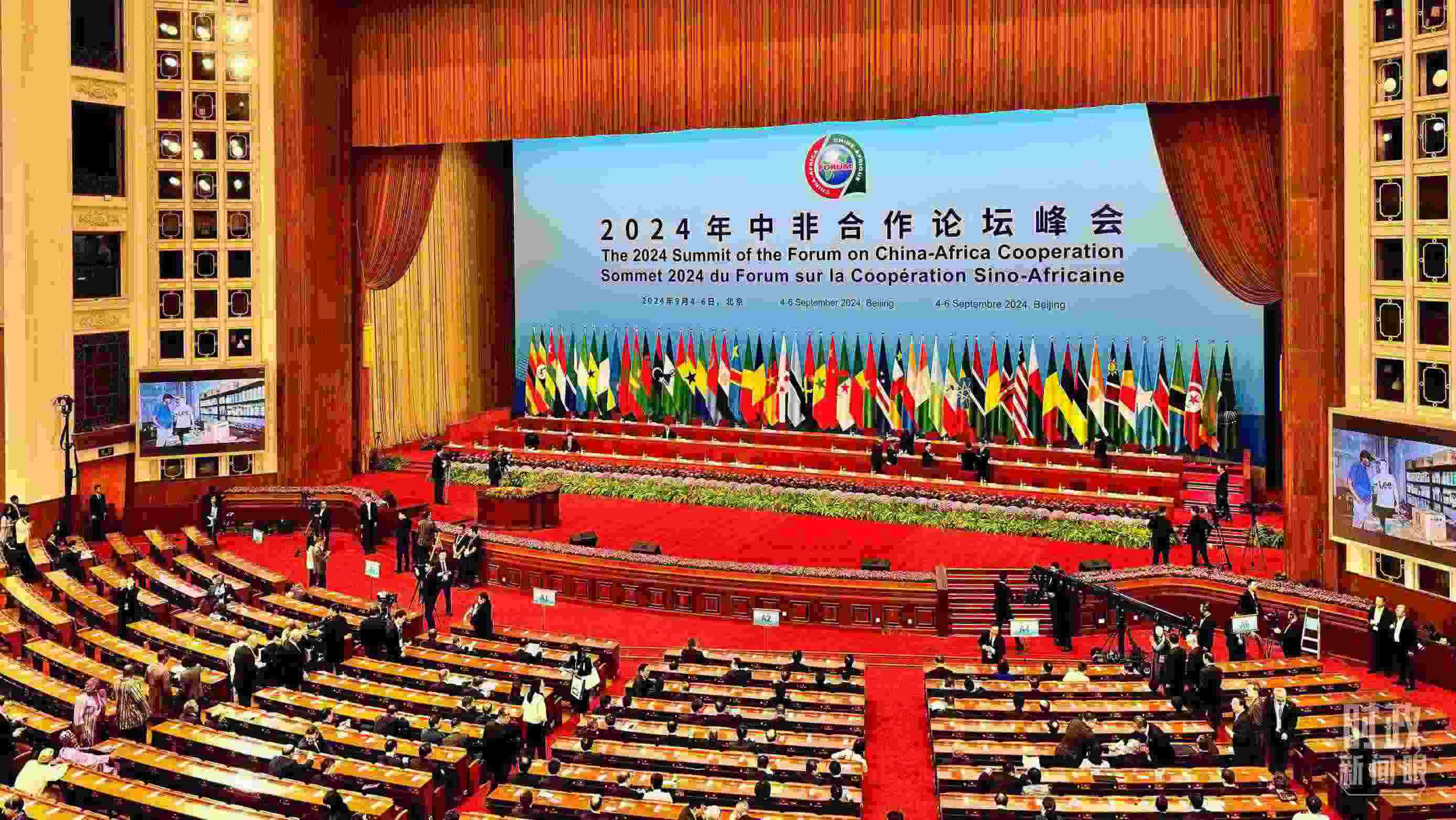  △9月5日上午，中非合作論壇北京峰會(huì)開(kāi)幕式在北京人民大會(huì)堂舉行。這是開(kāi)始前的現(xiàn)場(chǎng)。（總臺(tái)央視記者李增仁拍攝）