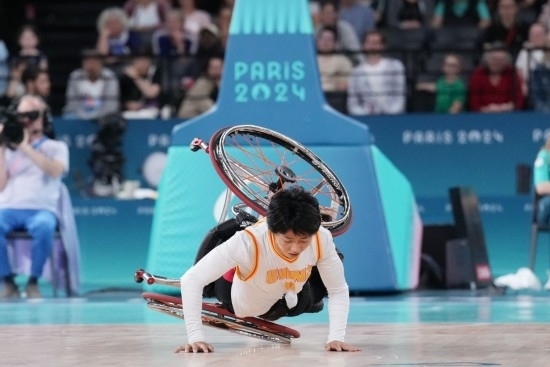 巴黎殘奧會｜“撞車、摔倒，我們都習(xí)慣了”