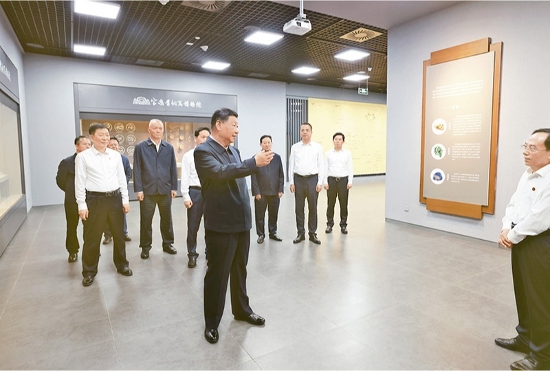 2024年9月10日，中共中央總書記、國家主席、中央軍委主席習(xí)近平在前往甘肅考察途中，來到陜西省寶雞市參觀寶雞青銅器博物院。 新華社記者 王曄/攝
