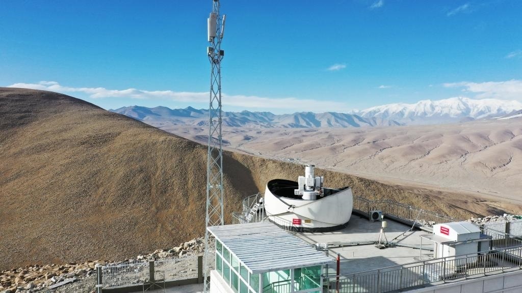 正在運行的塔縣星地激光通信地面站。（中國科學(xué)院空天信息創(chuàng)新研究院供圖）