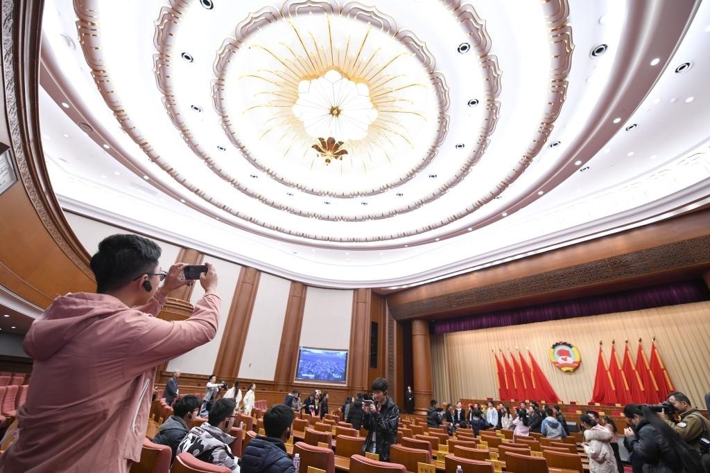 2019年11月16日，全國政協(xié)機(jī)關(guān)舉辦第一次公眾開放日活動(dòng)，約200名高校師生、街道工作人員、退休干部、居民代表等參加。新華社記者 岳月偉 攝