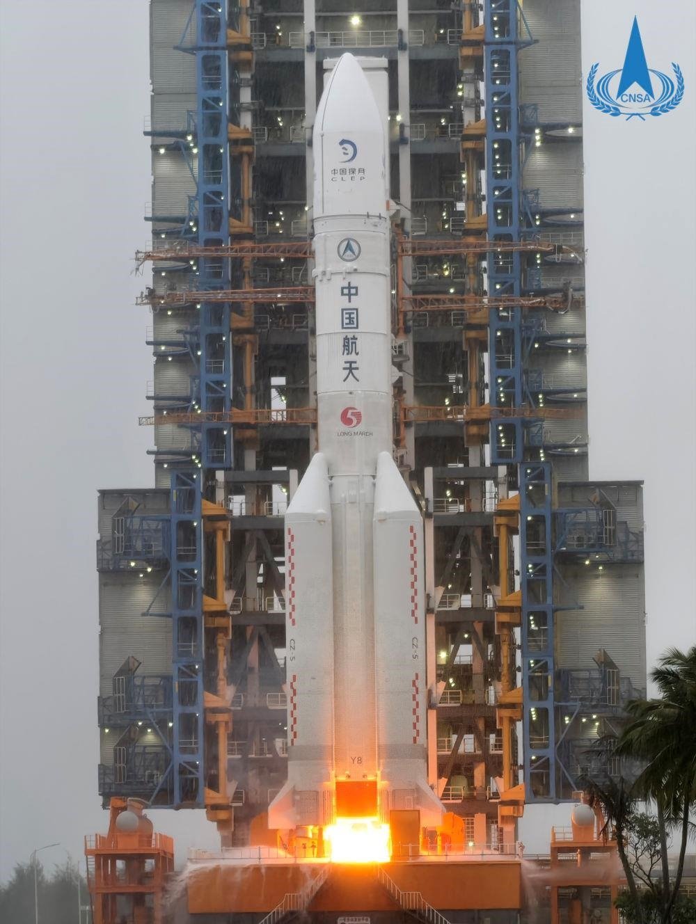 △2024年5月3日17時27分，嫦娥六號探測器由長征五號遙八運載火箭在中國文昌航天發(fā)射場發(fā)射，之后準確進入地月轉(zhuǎn)移軌道，發(fā)射任務(wù)取得圓滿成功。