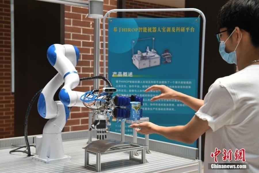  資料圖：高校為學(xué)生打造先進(jìn)科研平臺(tái)。中新社記者 陳楚紅 攝