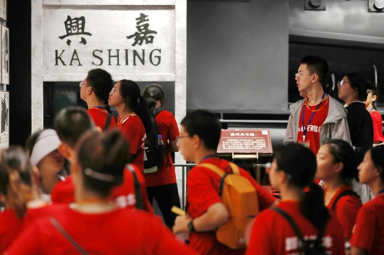 青少年參觀嘉興市南湖革命紀念館。拍友 金鵬 攝