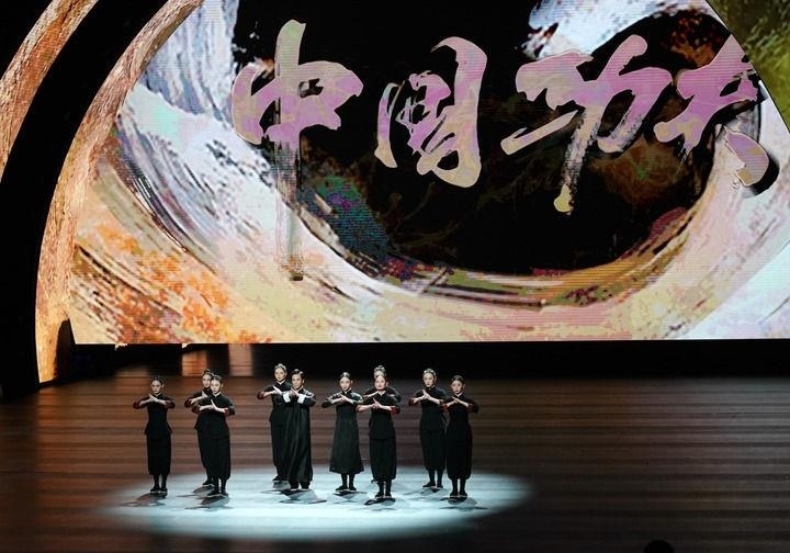 2024年9月19日，演職人員在北京文化論壇專場文藝演出中表演舞劇《詠春》。