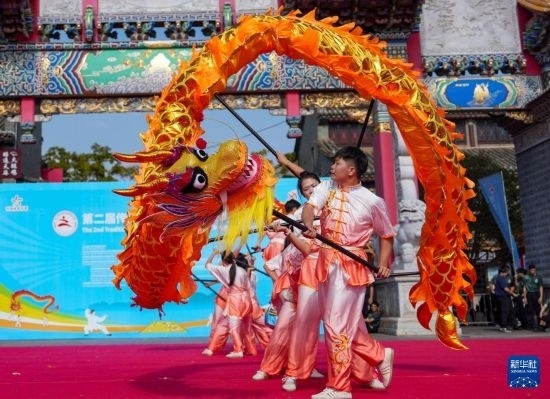 10月19日，廣州體育學(xué)院龍獅隊(duì)在傳統(tǒng)舞龍項(xiàng)目中比賽，最終他們獲得該項(xiàng)目金獎(jiǎng)。