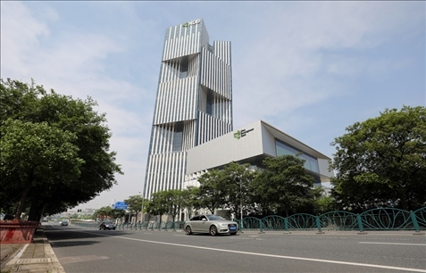 這是位于上海浦東新區(qū)世博園區(qū)的新開發(fā)銀行總部大樓（2022年6月17日攝）。新華社記者 方喆 攝