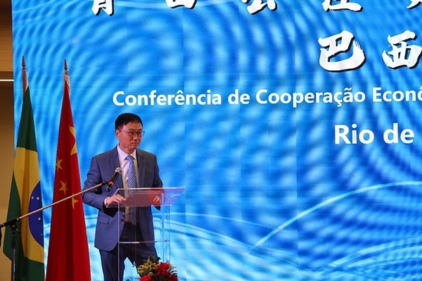 浙江省僑聯(lián)副主席兼巴西華人文化交流協(xié)會榮譽主席尹霄敏在活動現(xiàn)場致辭。人民網(wǎng)記者 陳海琪攝