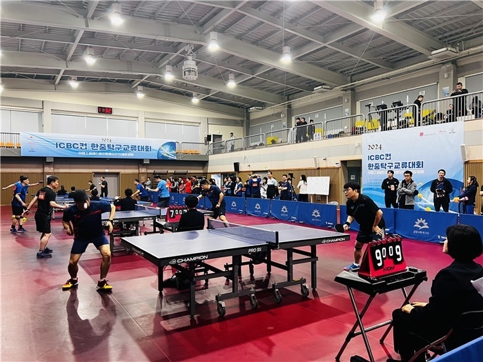 圖為中韓業(yè)余乒乓球友誼賽現(xiàn)場(chǎng)。 首爾中國(guó)文化中心供圖