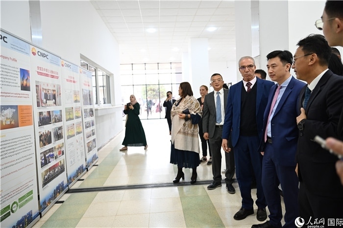 中企向阿爾及利亞大學捐贈電教設備圖片展。人民網記者 郝瑞敏攝