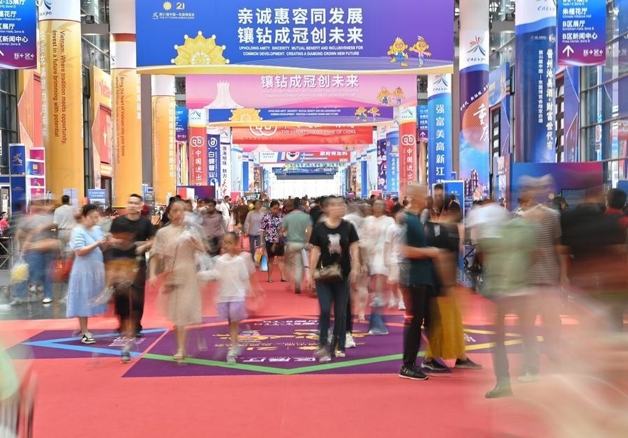 2024年9月28日，觀眾在廣西南寧市舉行的第21屆中國—東盟博覽會上參觀。新華社記者 周華 攝