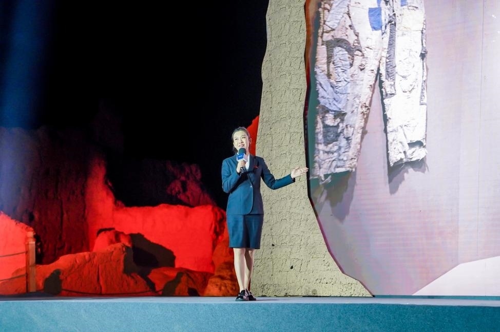 顧晨葉在“何以中國(guó)·五星出東方”網(wǎng)絡(luò)主題宣傳活動(dòng)現(xiàn)場(chǎng)演講。人民視頻供圖