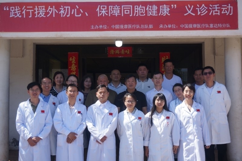 今年6月，援摩中國醫(yī)療隊塞達特分隊在當?shù)刂匈Y企業(yè)舉辦義診活動。第196批中國援助摩洛哥醫(yī)療隊塞達特分隊供圖