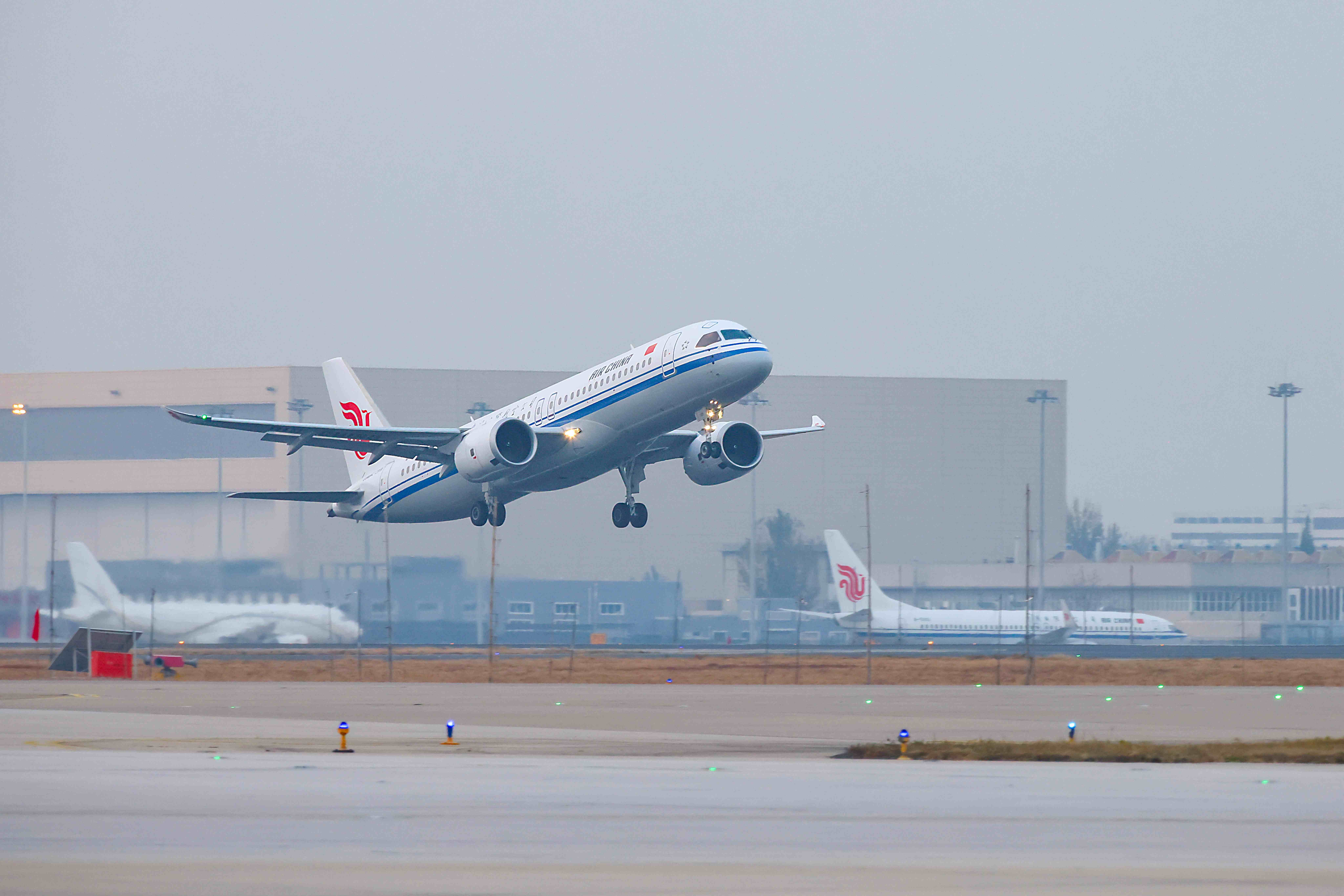 飛機(jī)從北京首都國際機(jī)場(chǎng)起飛，航向澳門。受訪方供圖