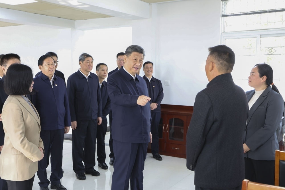 2024年11月5日，習近平在湖北省咸寧市嘉魚縣潘家灣鎮(zhèn)四邑村黨群服務中心考察。習近平指出：“要持續(xù)為基層減負，讓基層干部能夠用更多時間和精力來服務群眾。”