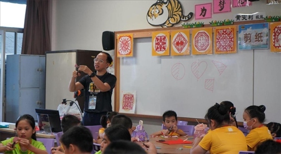 剪紙教學(xué)。主辦方供圖