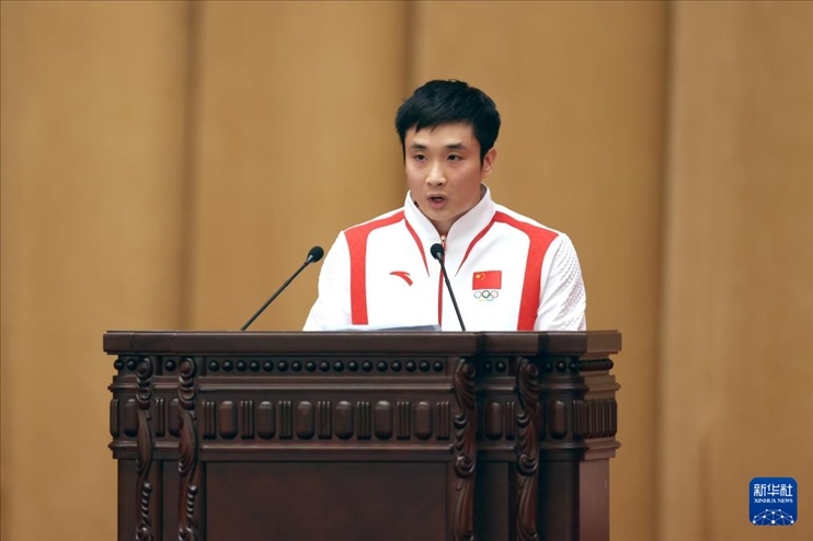 11月15日，跳水運(yùn)動(dòng)員曹緣在報(bào)告會(huì)上發(fā)言。新華社記者 李明 攝