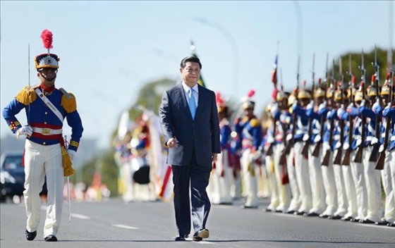 當?shù)貢r間2014年7月17日，國家主席習近平在巴西利亞出席時任巴西總統(tǒng)舉行的歡迎儀式。 新華社記者謝環(huán)馳攝